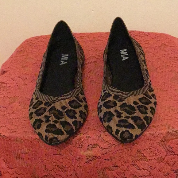 Gorgeous, MIAs - Picture 3 of 6